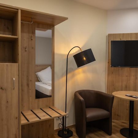 Hln Apartments Am Bahnhof Saarbrücken Eksteriør billede