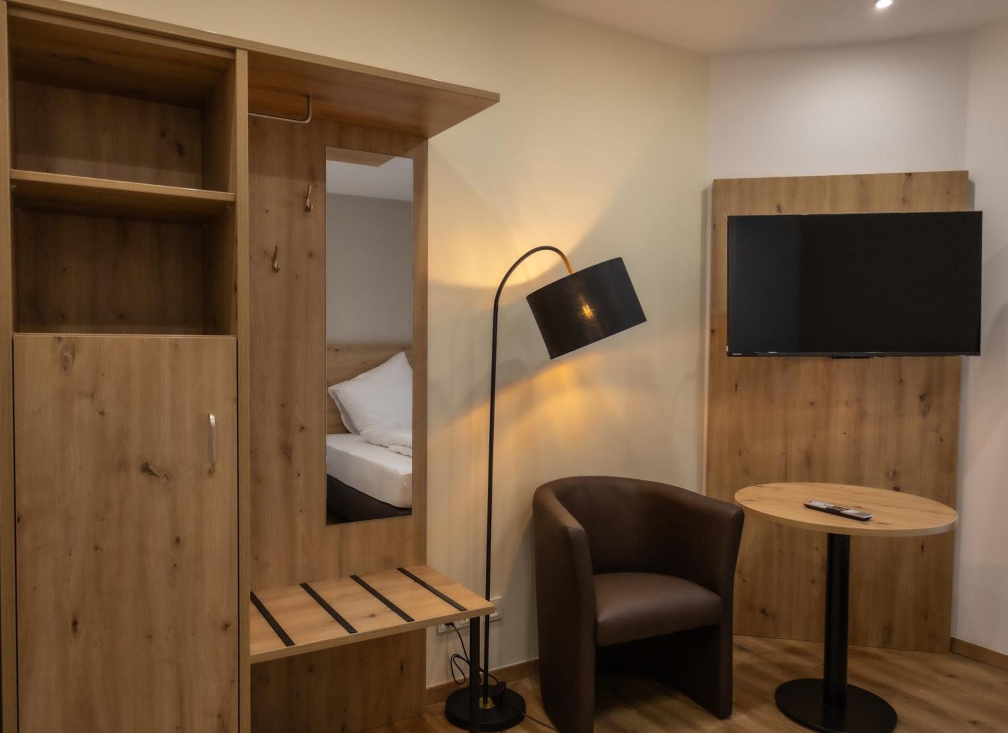 Hln Apartments Am Bahnhof Saarbrücken Eksteriør billede