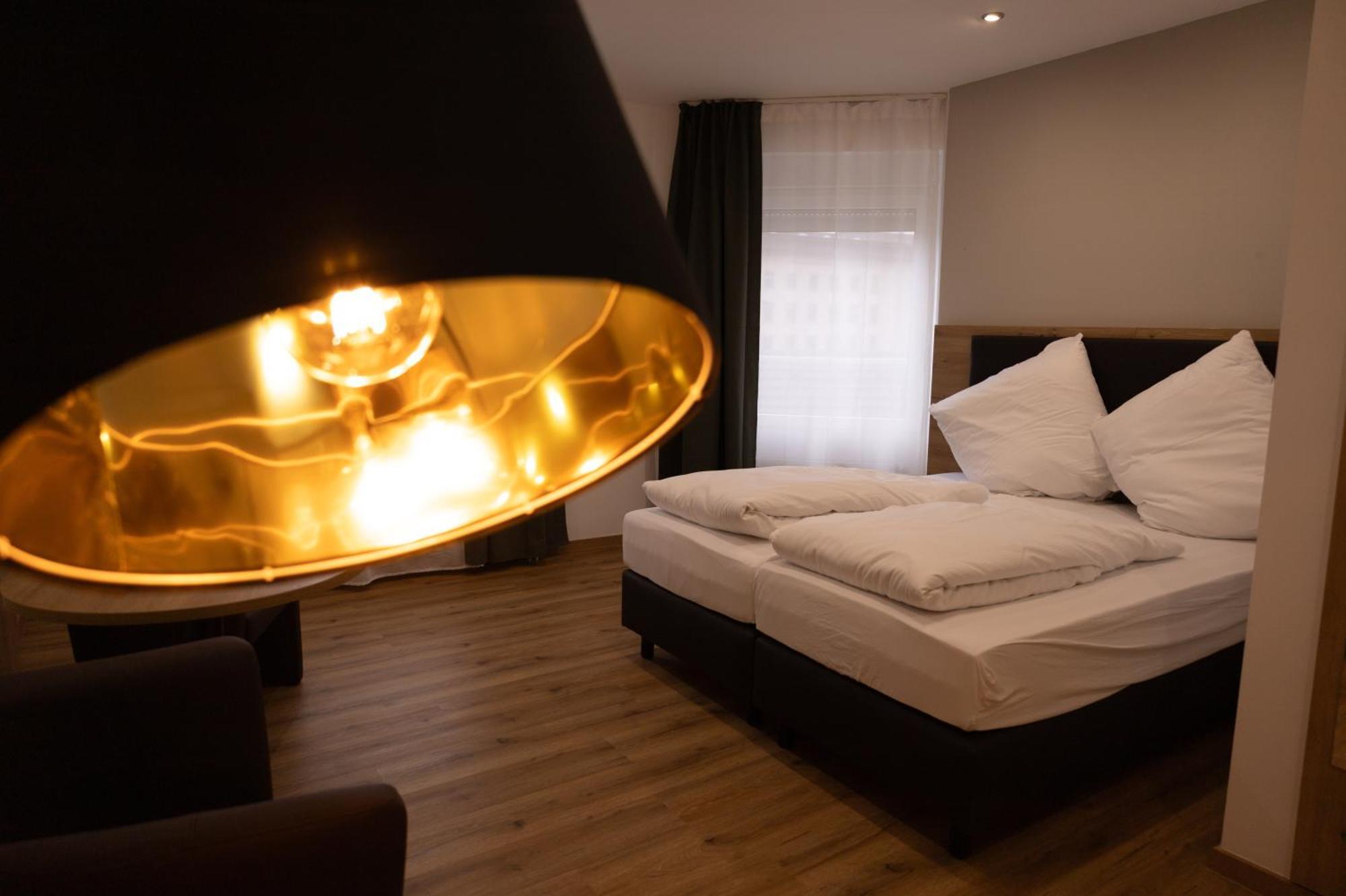 Hln Apartments Am Bahnhof Saarbrücken Eksteriør billede
