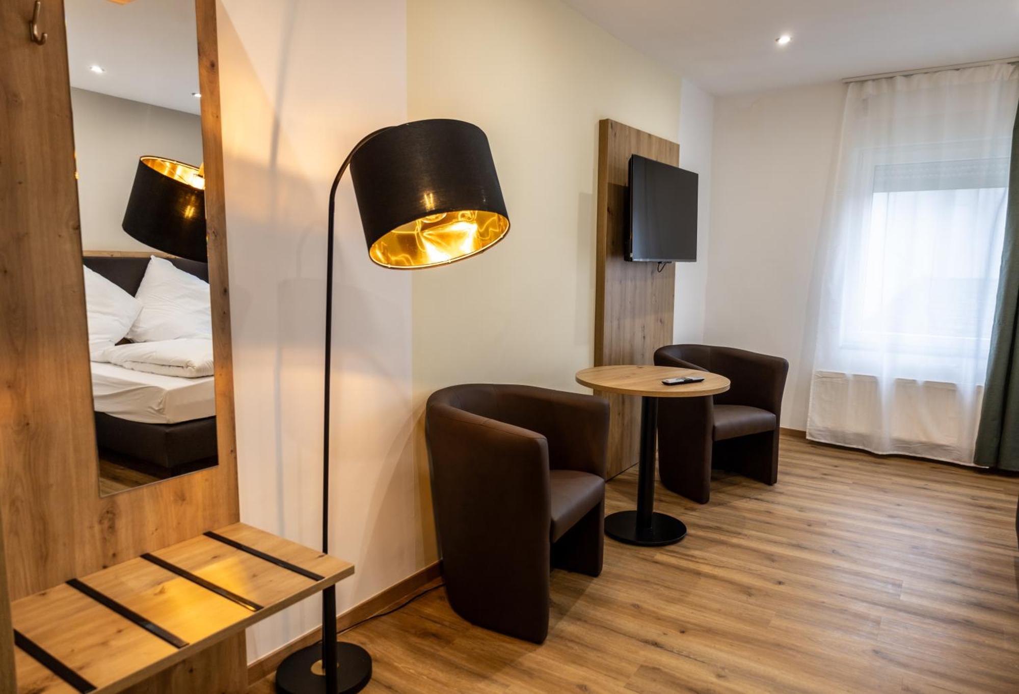Hln Apartments Am Bahnhof Saarbrücken Eksteriør billede