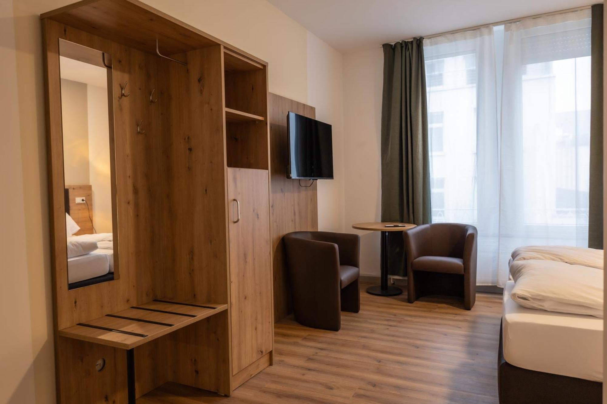 Hln Apartments Am Bahnhof Saarbrücken Eksteriør billede
